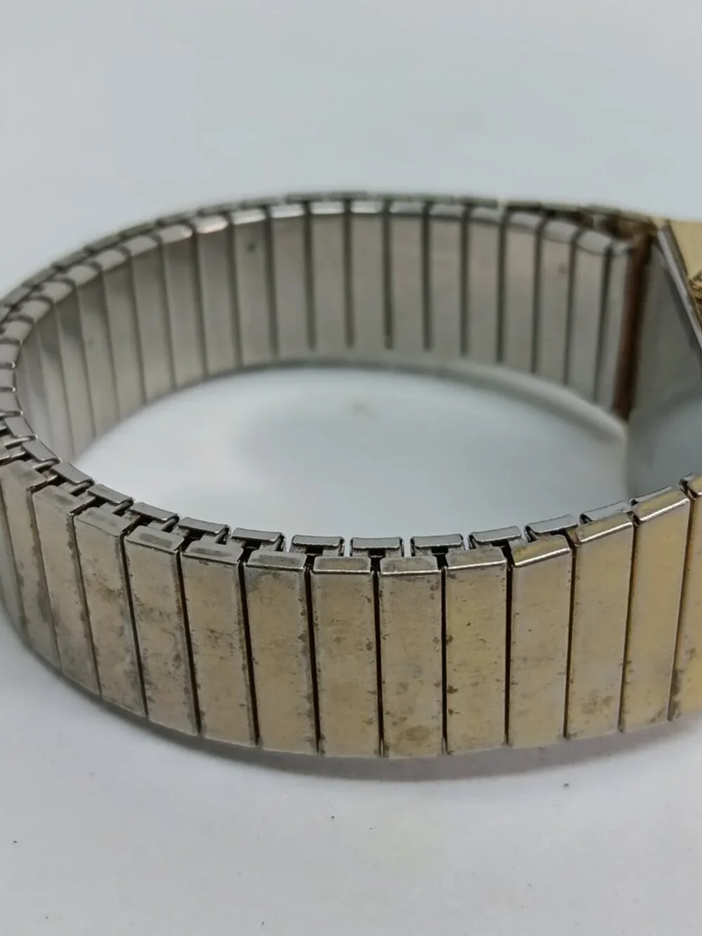 VINTAGE 1988 Pulsar V322-5300 Women's 25 mm x 30 mm Gold Tone Quartz Tank Watch